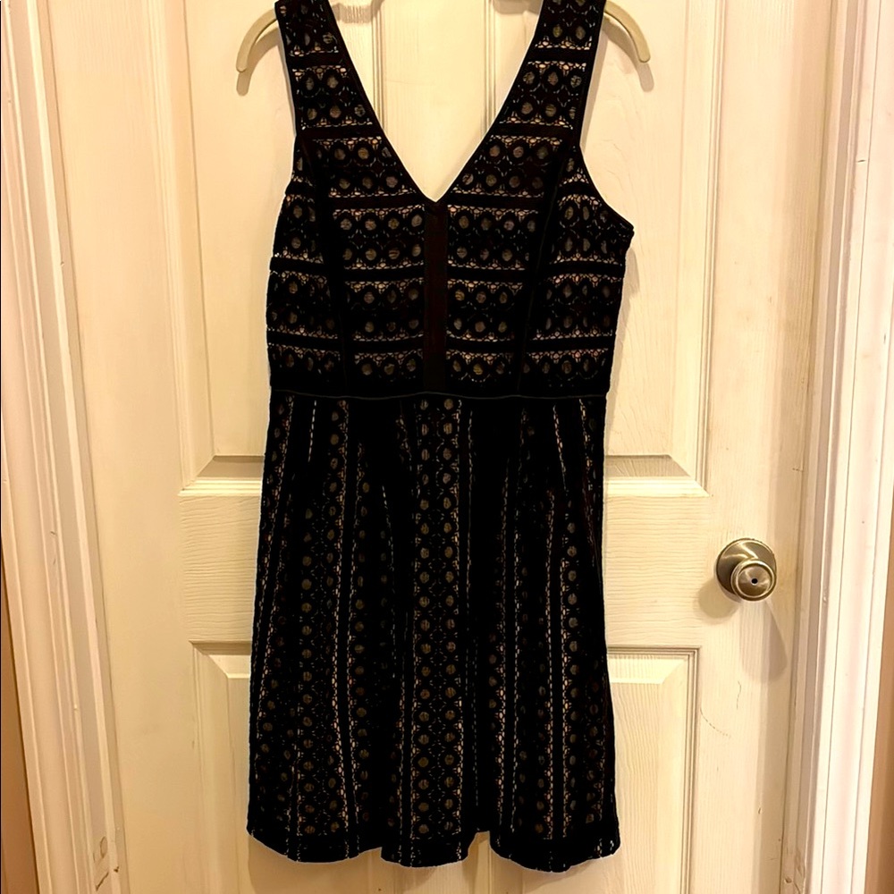 Ann Taylor Loft size 6 Black Sleeveless V-Neck Sundress